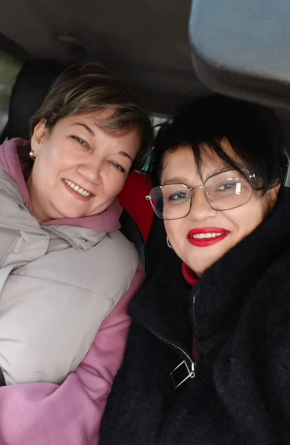Лена, в гости заходила... Чай попили, поболтали... Наши планы обсуждали 😁.... Стихами ...