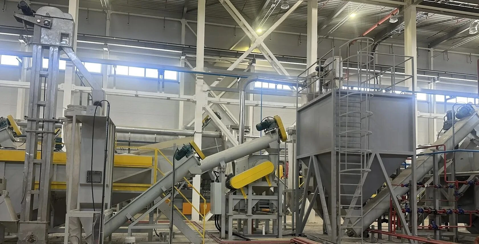 ОТКРЫТ ЗАВОД ПО ПЕРЕРАБОТКЕ ПЛАСТИКА