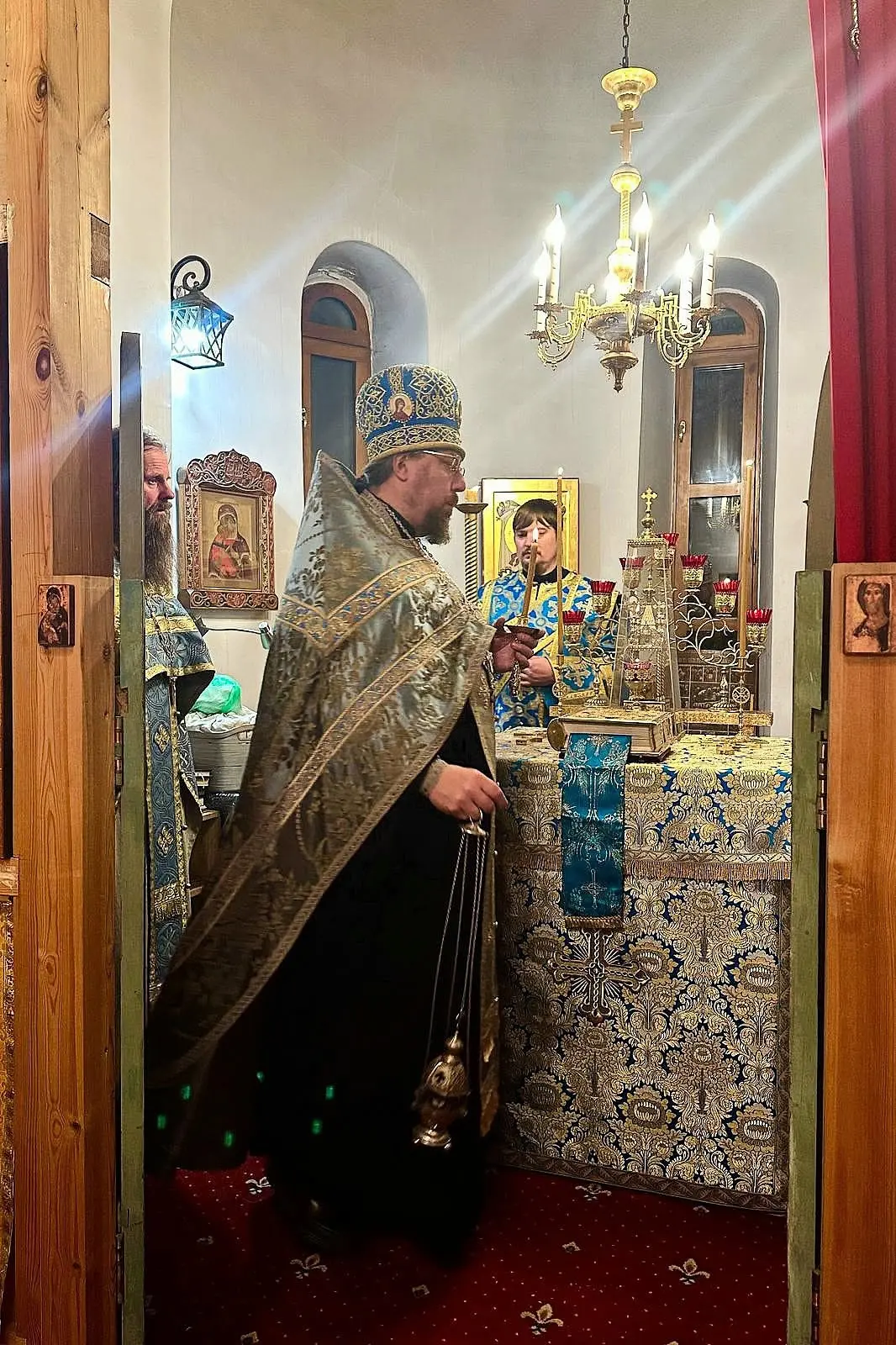 Дорогие братия и сестры! Молитвенно поздравляем всех с Праздником Покрова Пречистой Дев...