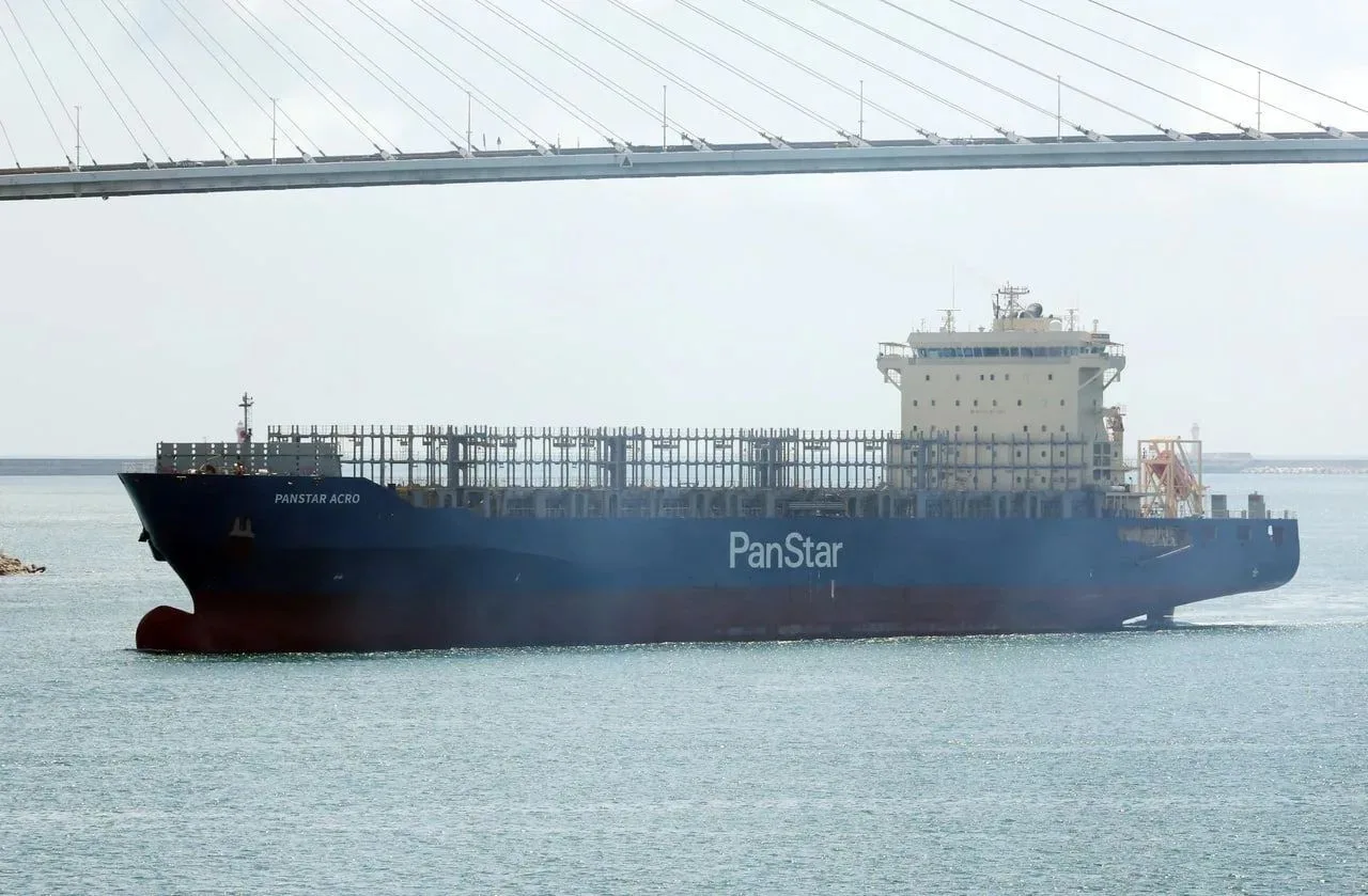Хорошие новости из Арктики от Икры в кальмара. Контейнеровоз PanStar Acro вернулся в Пу...
