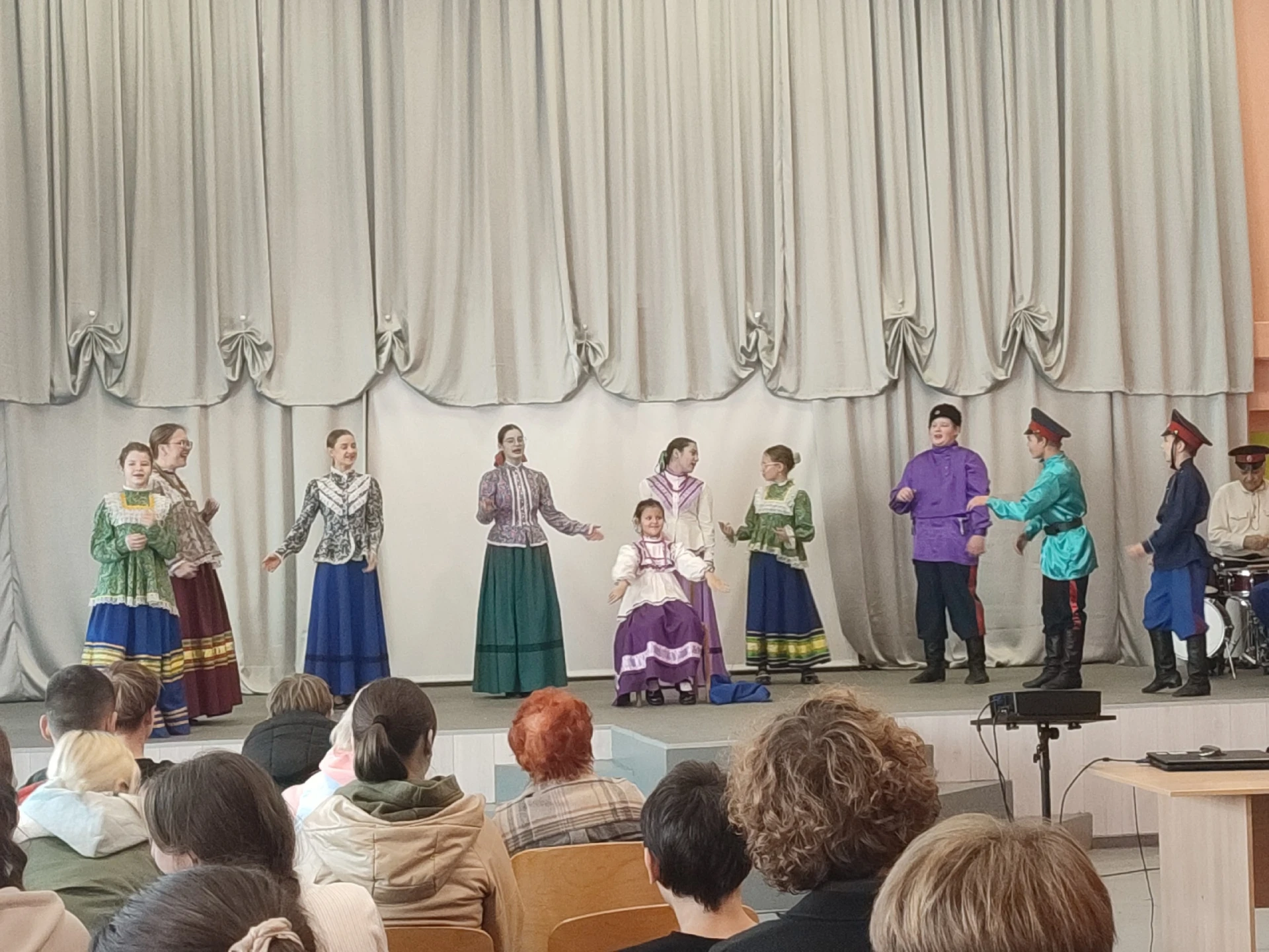 8 октября в МОУ Лицей г. Балашова развернулся настоящий праздник народной культуры — яр...