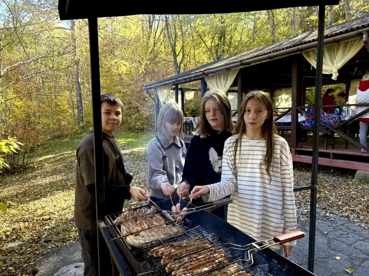На выходных 6 «В» отлично отдохнул в «Экопарке» вместе с родителями и поймал самый крас...