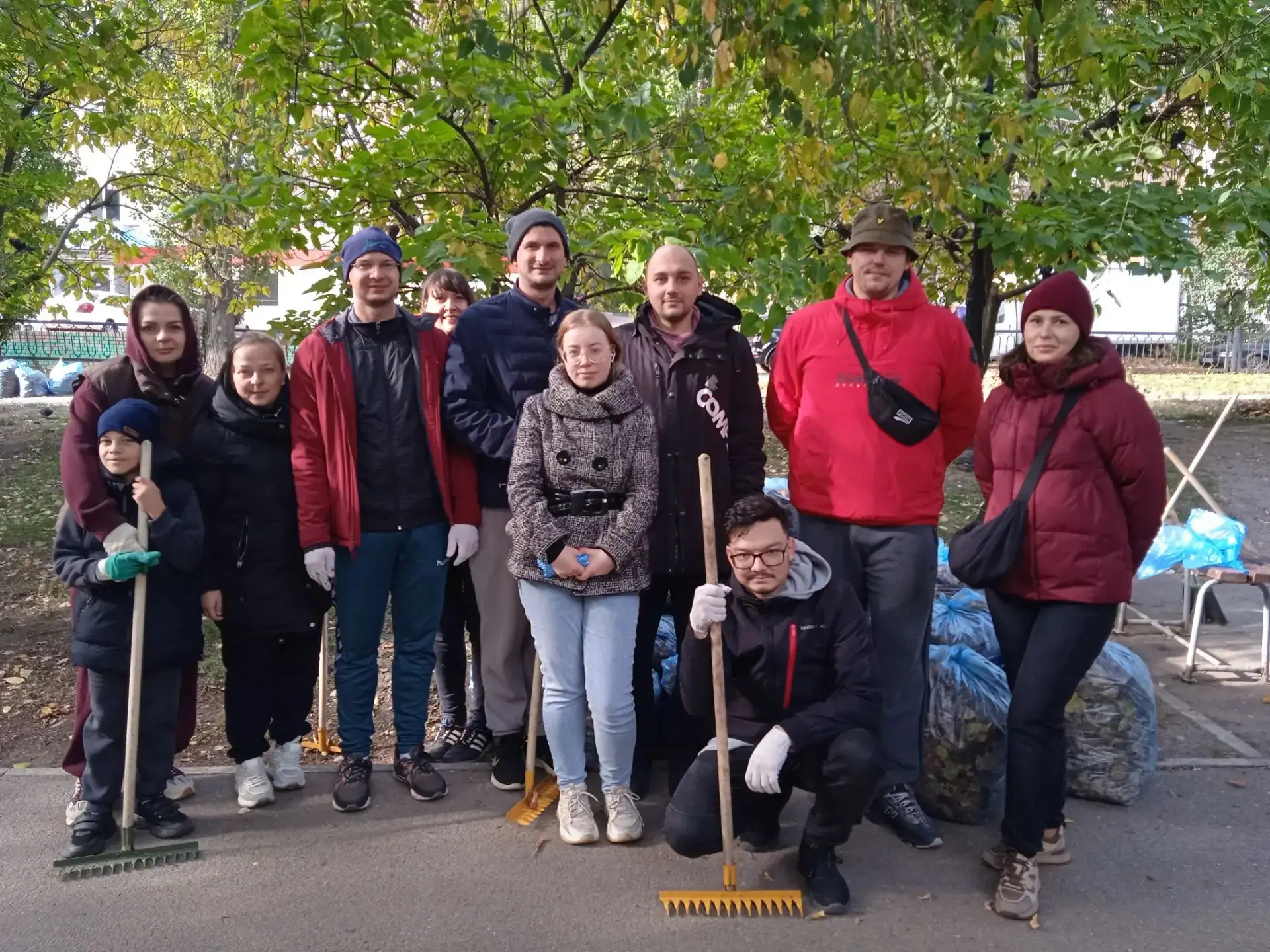 🍂 Сегодня в Саратове проходит первый осенний субботник. Традиционно к большой общегоро...