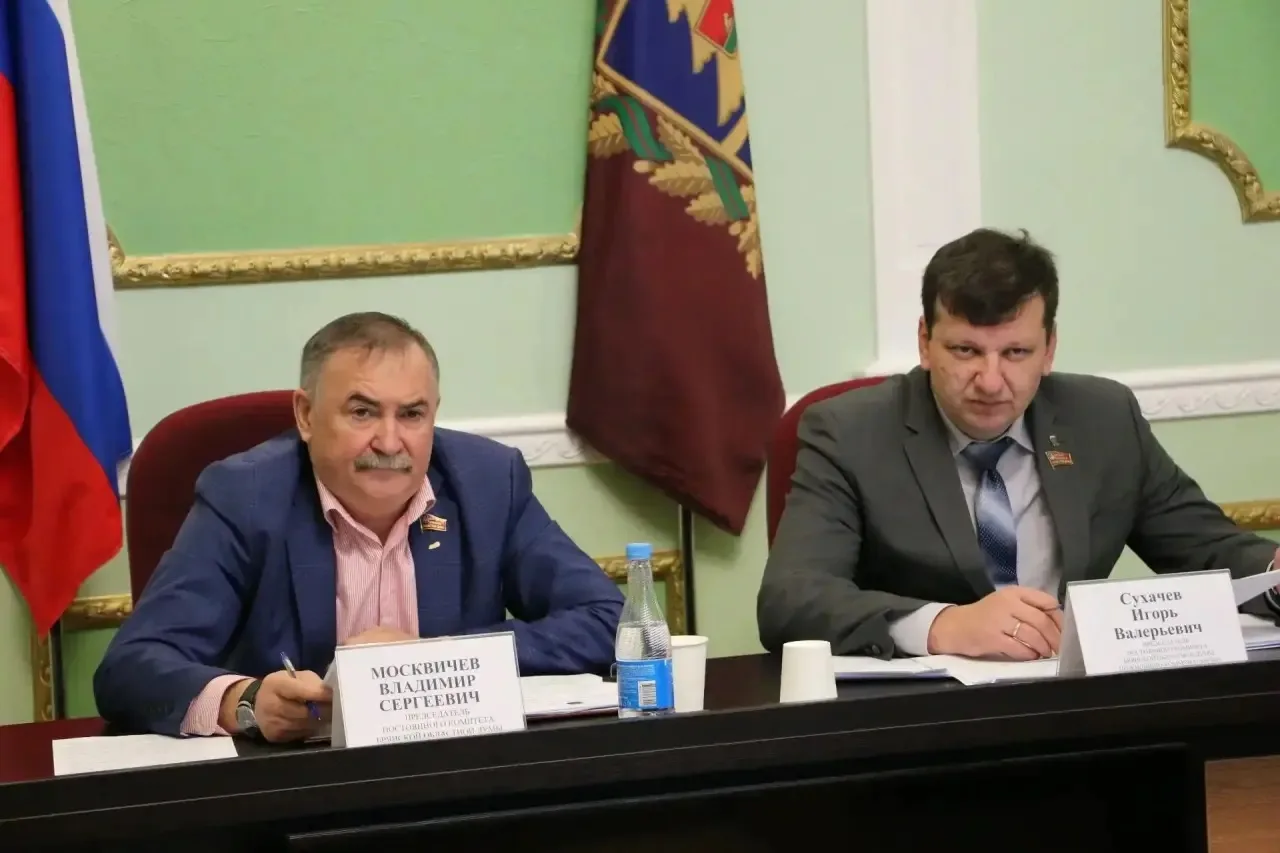 Комитет по законодательству и местному самоуправлению провел рабочее совещание по проек...