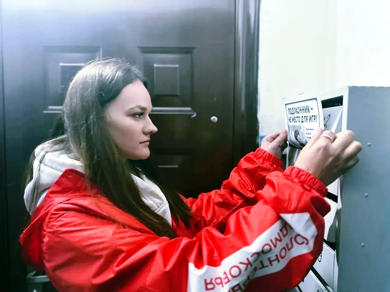 Активисты регионального движения "Волонтеры Подмосковья" провели акцию «Безопасные окна».