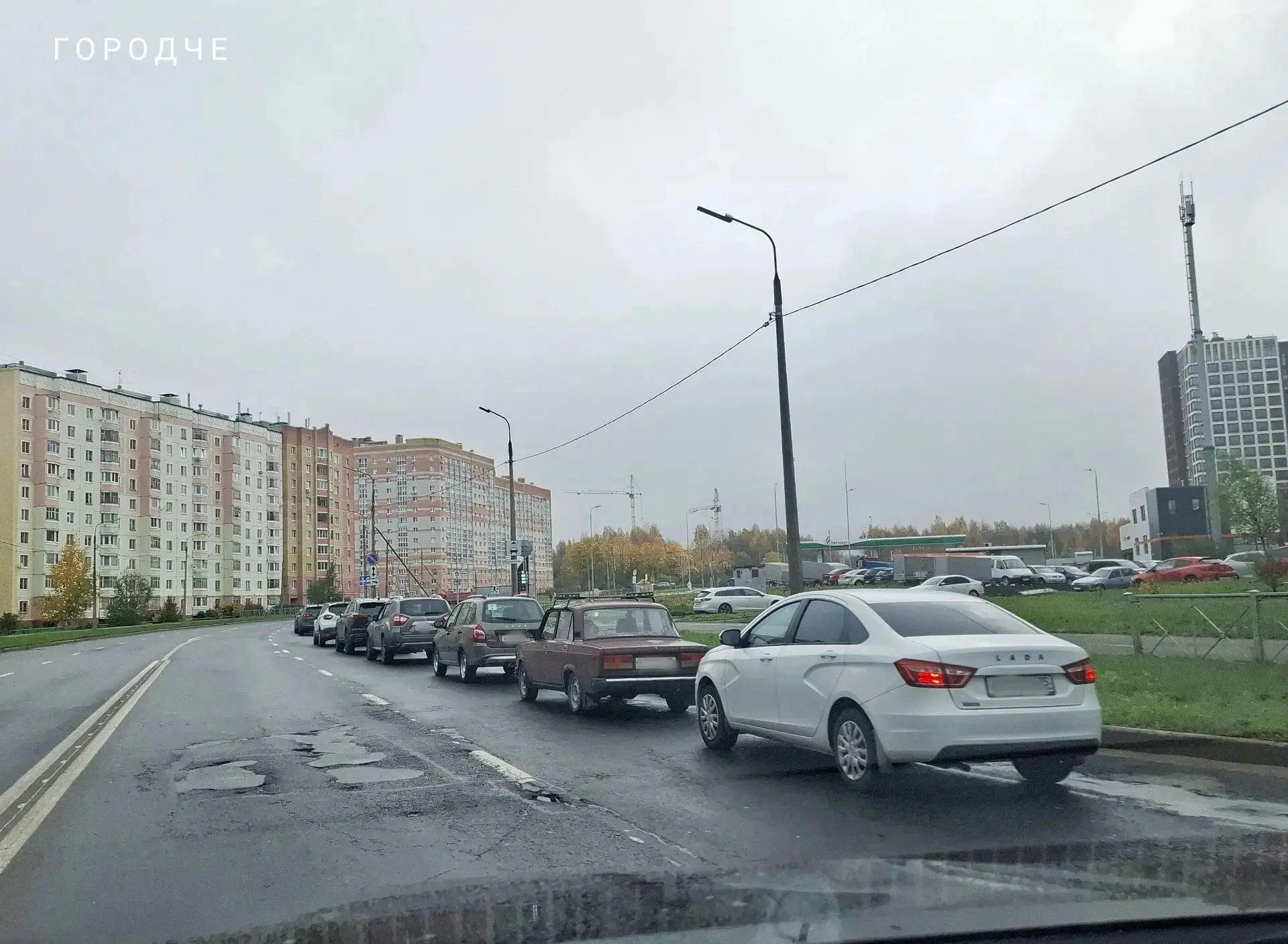 Что с бензином? ⛽ Бензин то есть то нет. Очереди как обычно.