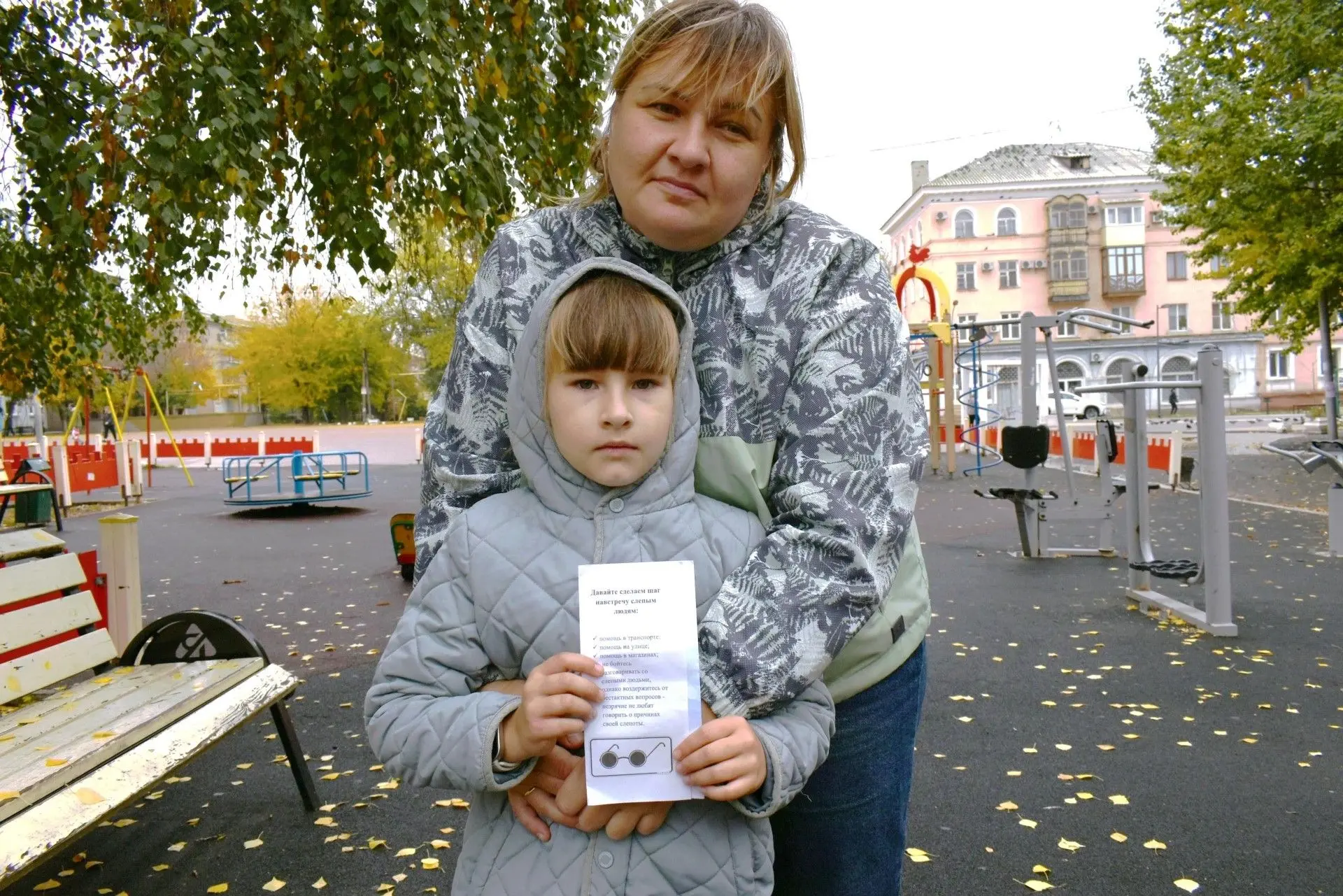 15 октября, в Международный день белой трости, сотрудники  музейного комплекса боевой с...