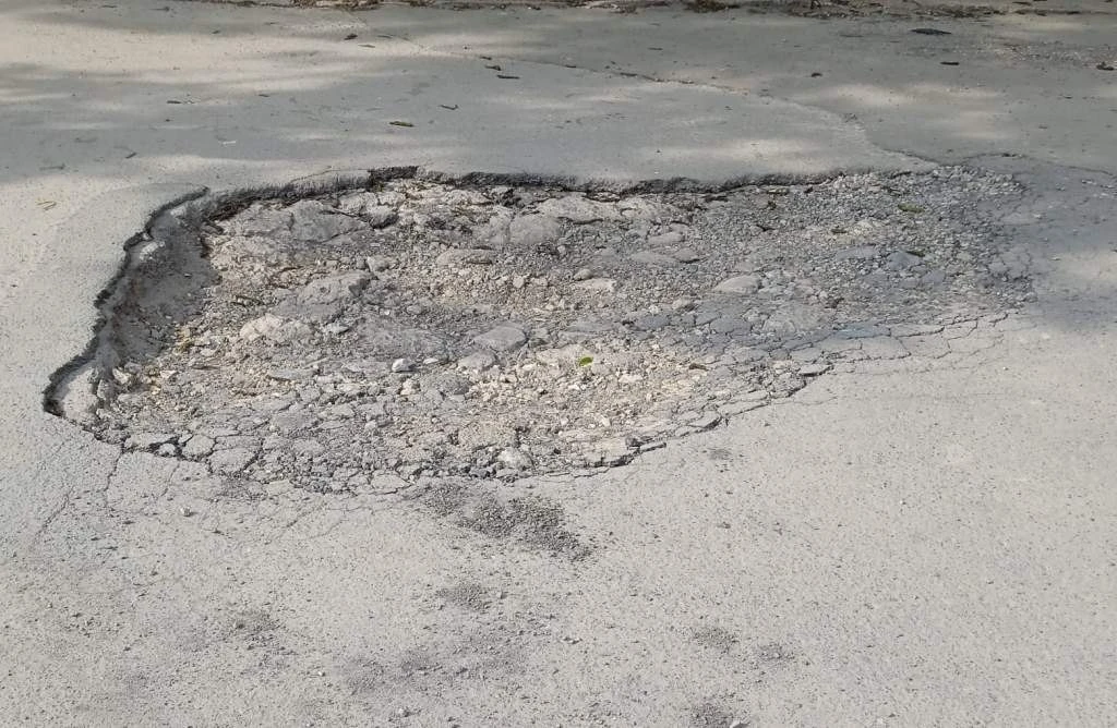 Ремонт на улице Чехова в микрорайоне Простоквашино создал проблемы для водителей. Из-за...