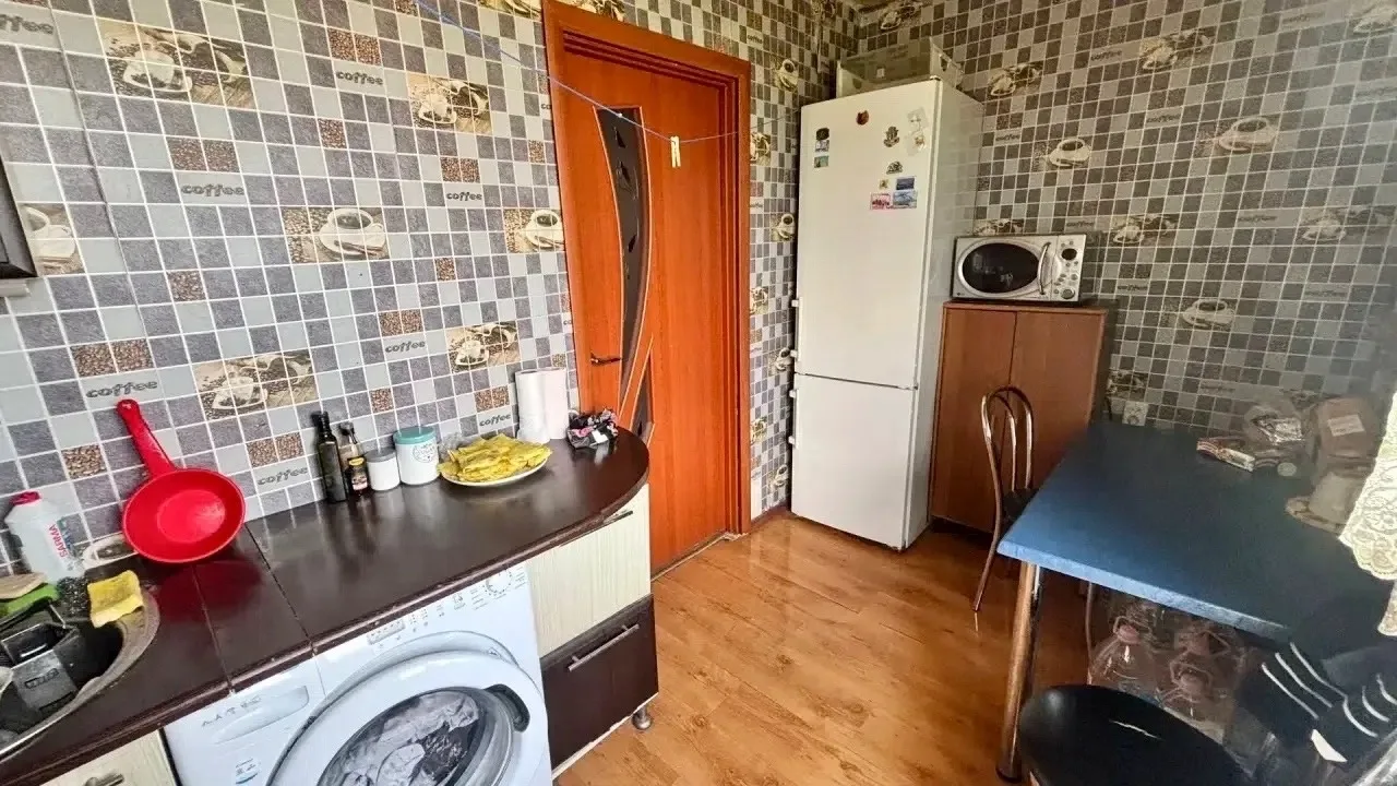 Продам 1-к. квартиру, 30 м², 9/9 эт. в Макеевке, м-н Зелёный (ориентир — рынок «Мирный»)