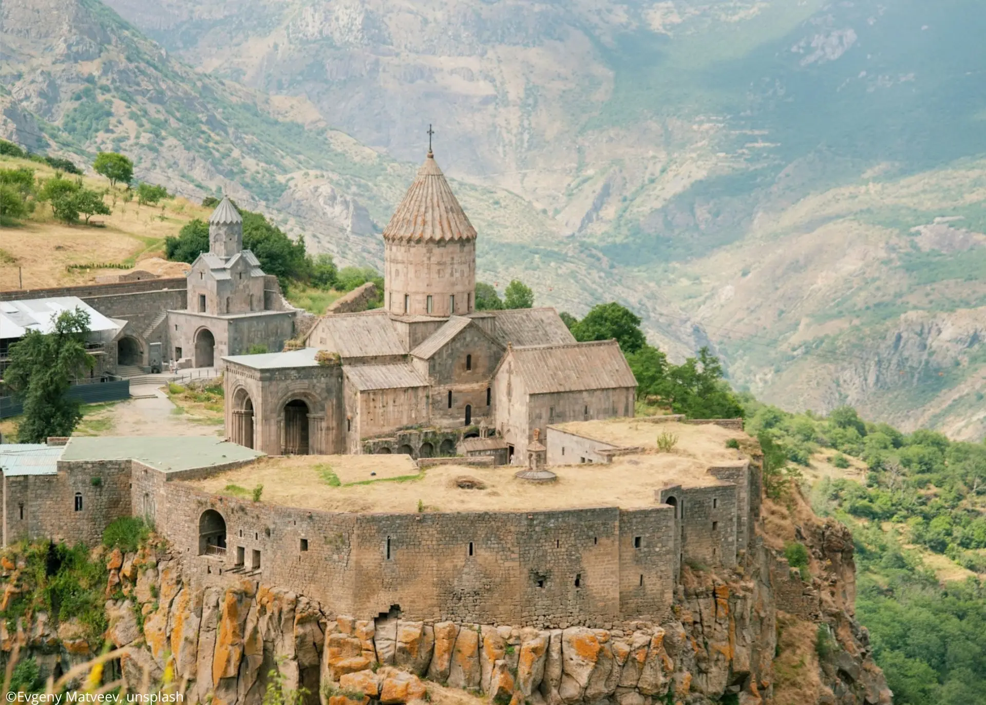 🇦🇲 Армения в октябре: вино, горы и древние храмы — без летней жары!