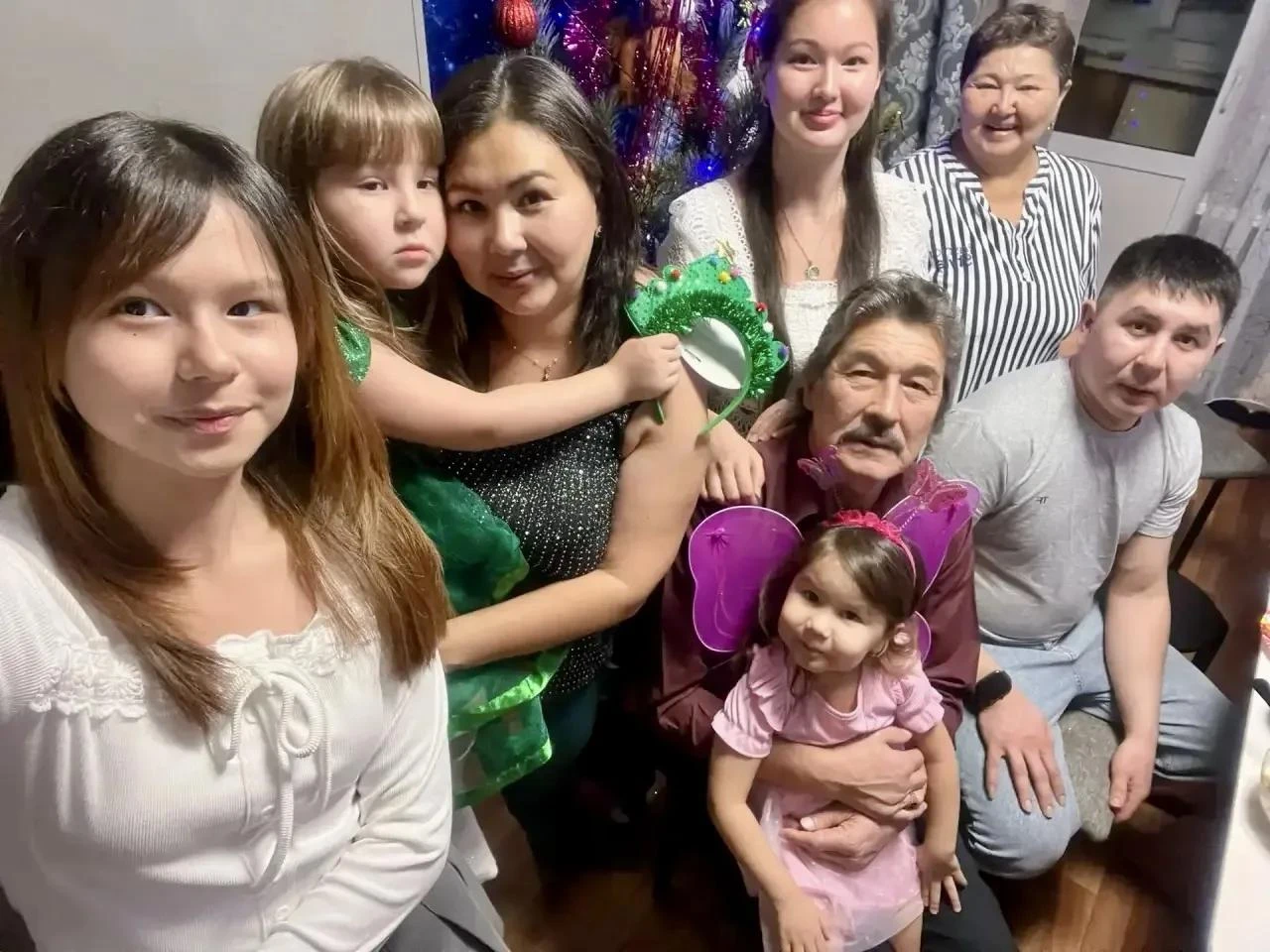 🎉 Флешмоб «Три поколения» в группе «Улыбка»: тепло, воспоминания и связь времён! 🎉