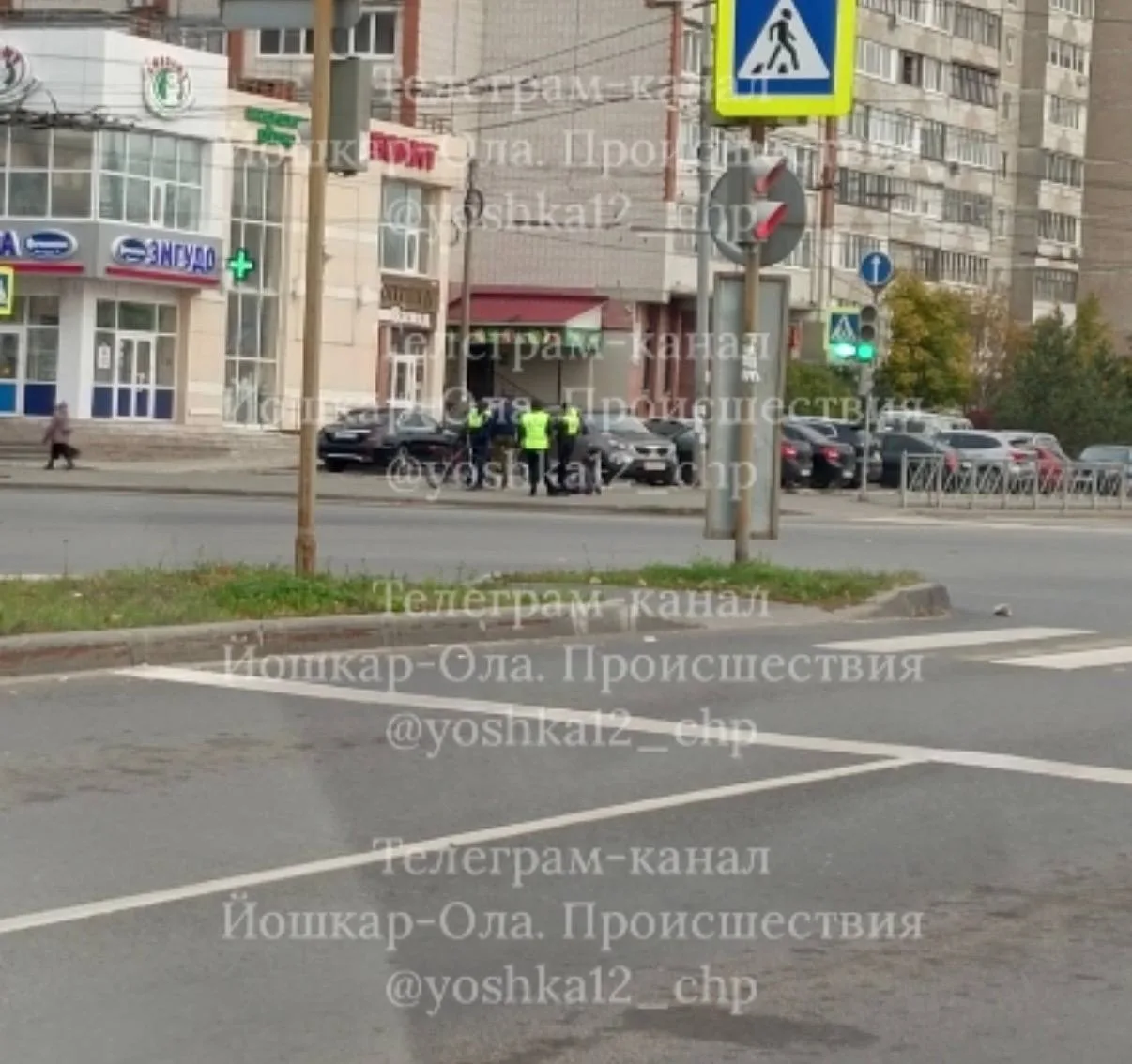Возле Айболита, похоже, произошло ДТП с участием велосипедиста.