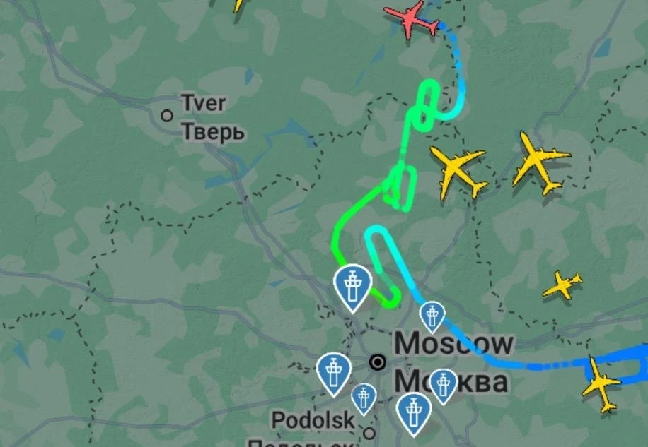Самолет Путина не может приземлиться в Москве на фоне угрозы атаки беспилотников. По со...