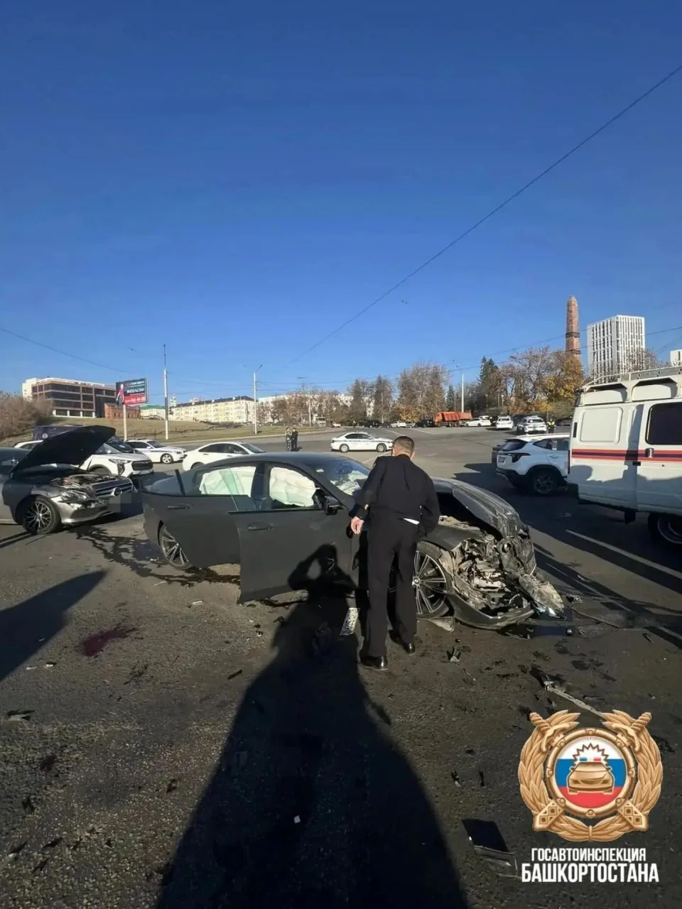 В Уфе столкнулись три машины, одна опрокинулась