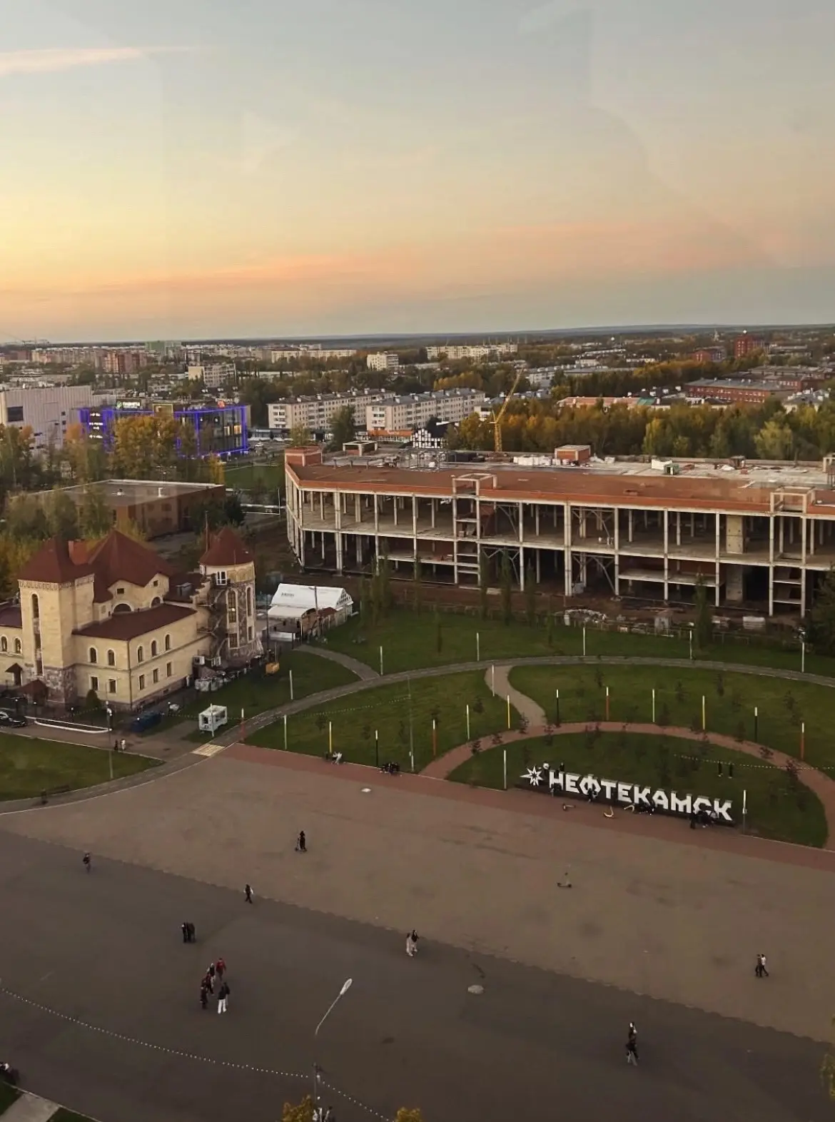 Короче работаю в конторе четыре года, зарплаты и 60к нет. В сентябре взяли нового парня...