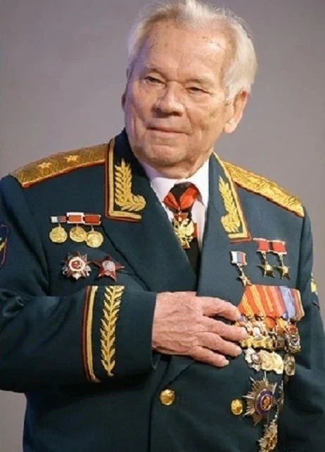 В память о выдающемся человеке: имя конструктора Михаила Калашникова присвоили безымянн...