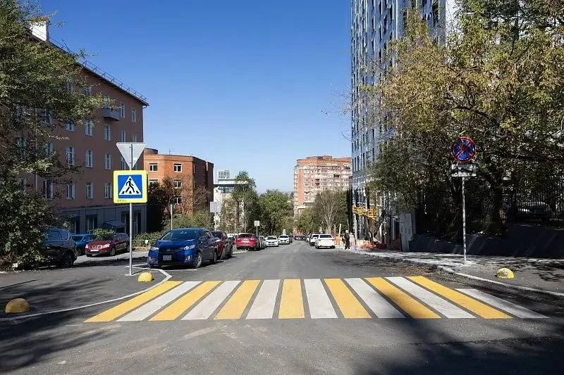 ✅На улице Алеутской, 61- 65б во Владивостоке сделали новую дорогу.