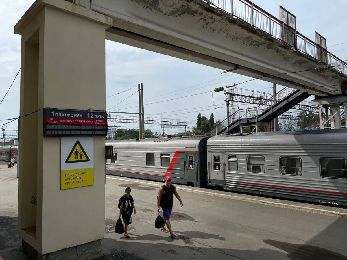 Поезда через Елец и Грязи идут с задержками после повреждения моста под Ростовом