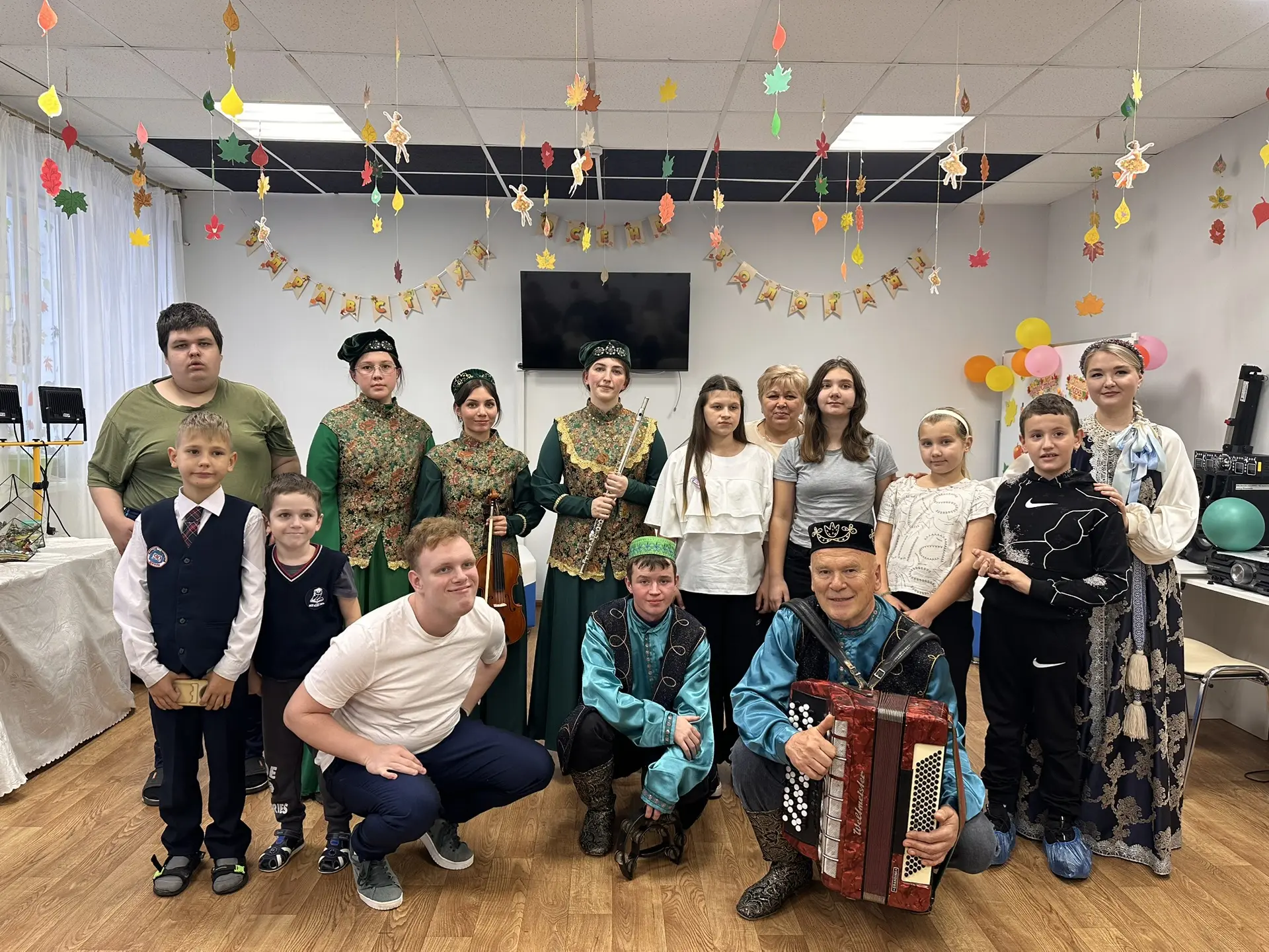 🎶 «Музыкальная картинка: мелодии души» - концерт ко Дню музыки прошёл в приюте «Возвра...