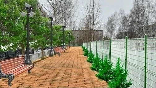 Жительница Великих Лук обеспокоена тем, что возле школы № 11 закроют проход.