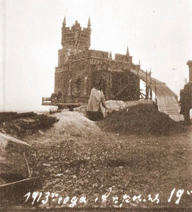 Ласточкино Гнездо во время стройки, 1914 год.