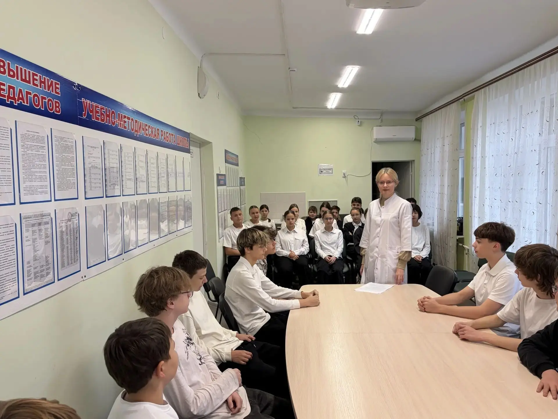В средней школе № 6 города Маркса 16 октября 2026 года в рамках профилактической акции ...