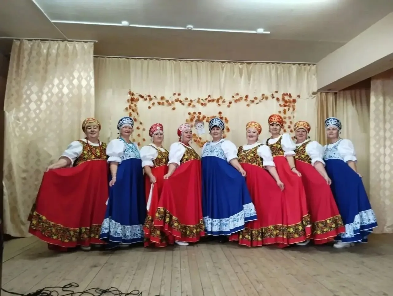 🍂 В Новом Мазино устроили праздник «Золотые наши годы» для старшего поколения