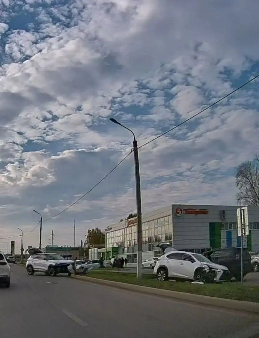 Кадрами сегодняшнего утреннего ДТП, произошедшего в Афанасово (у Пятерочки), делятся оч...