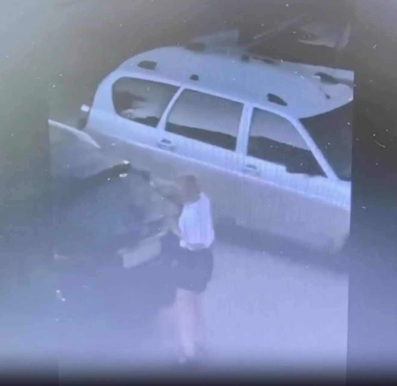 📎 В Вологде женщина облила краской авто любовницы своего мужа