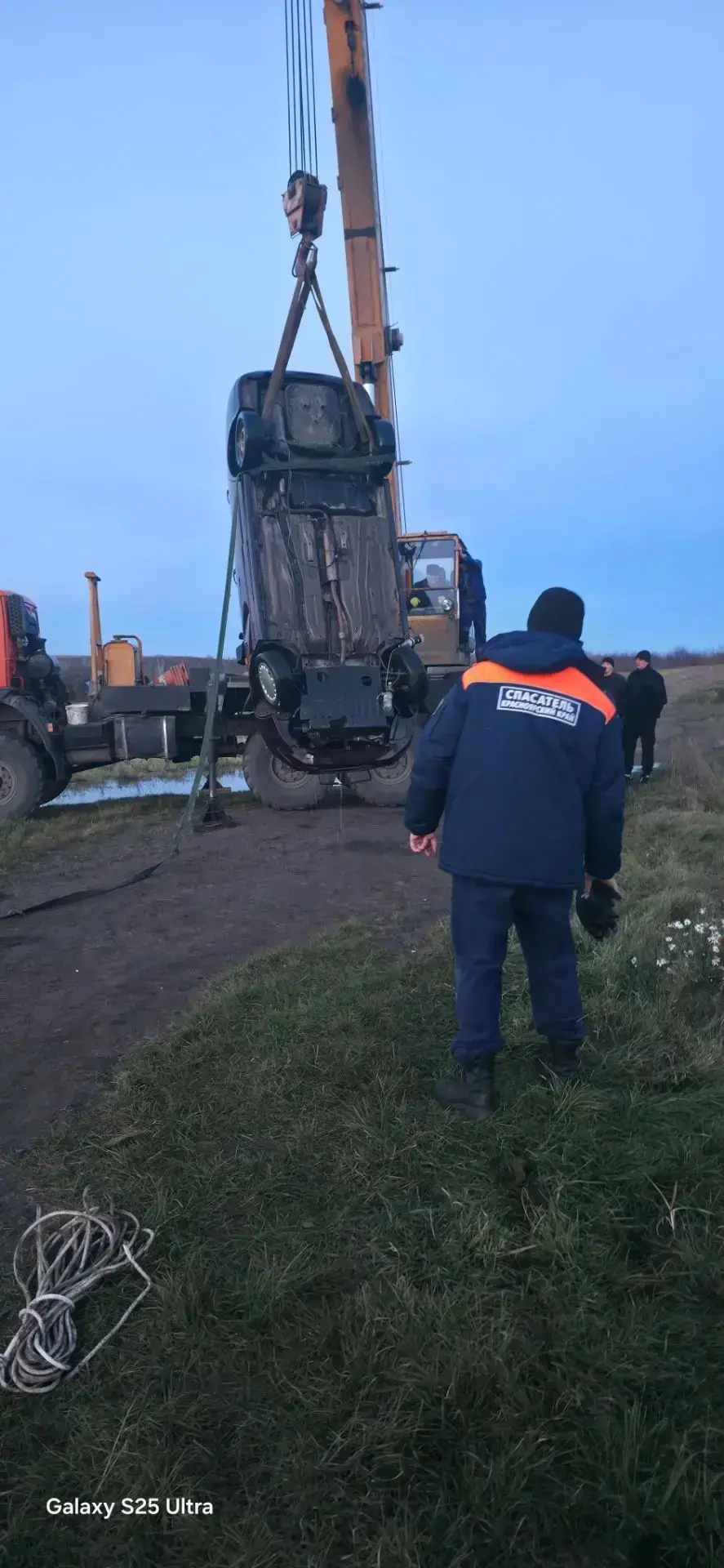 13 октября группа спасателей Шарыповского поисково- спасательного отряда в составе водо...