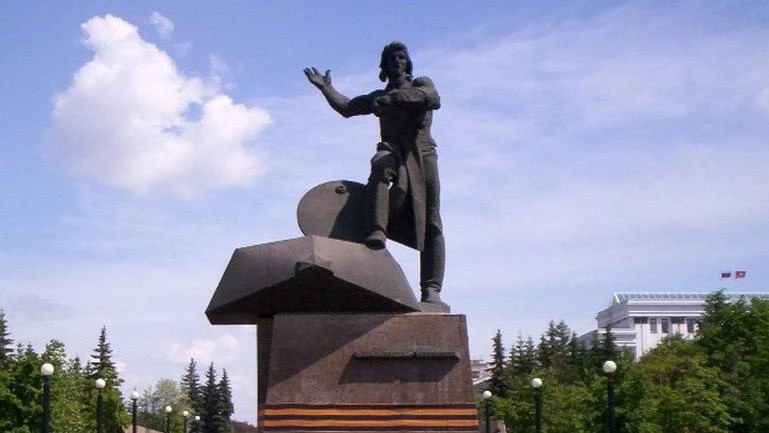 Краеведческий лекторий «Подвиг в бронзе и камне»