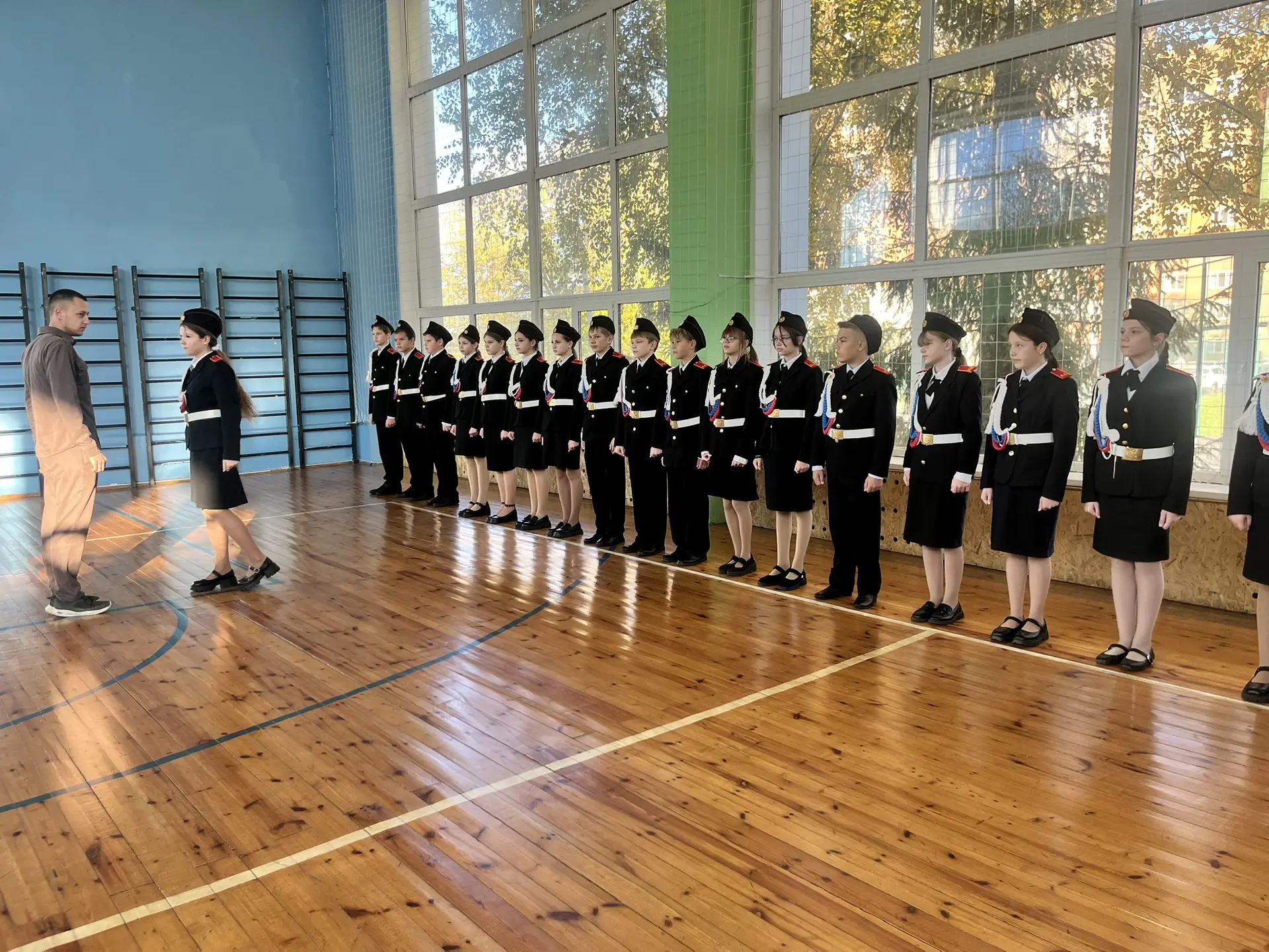 🎖 Еженедельный смотр строя и внешнего вида: кадеты 5А и 6А на высоте!