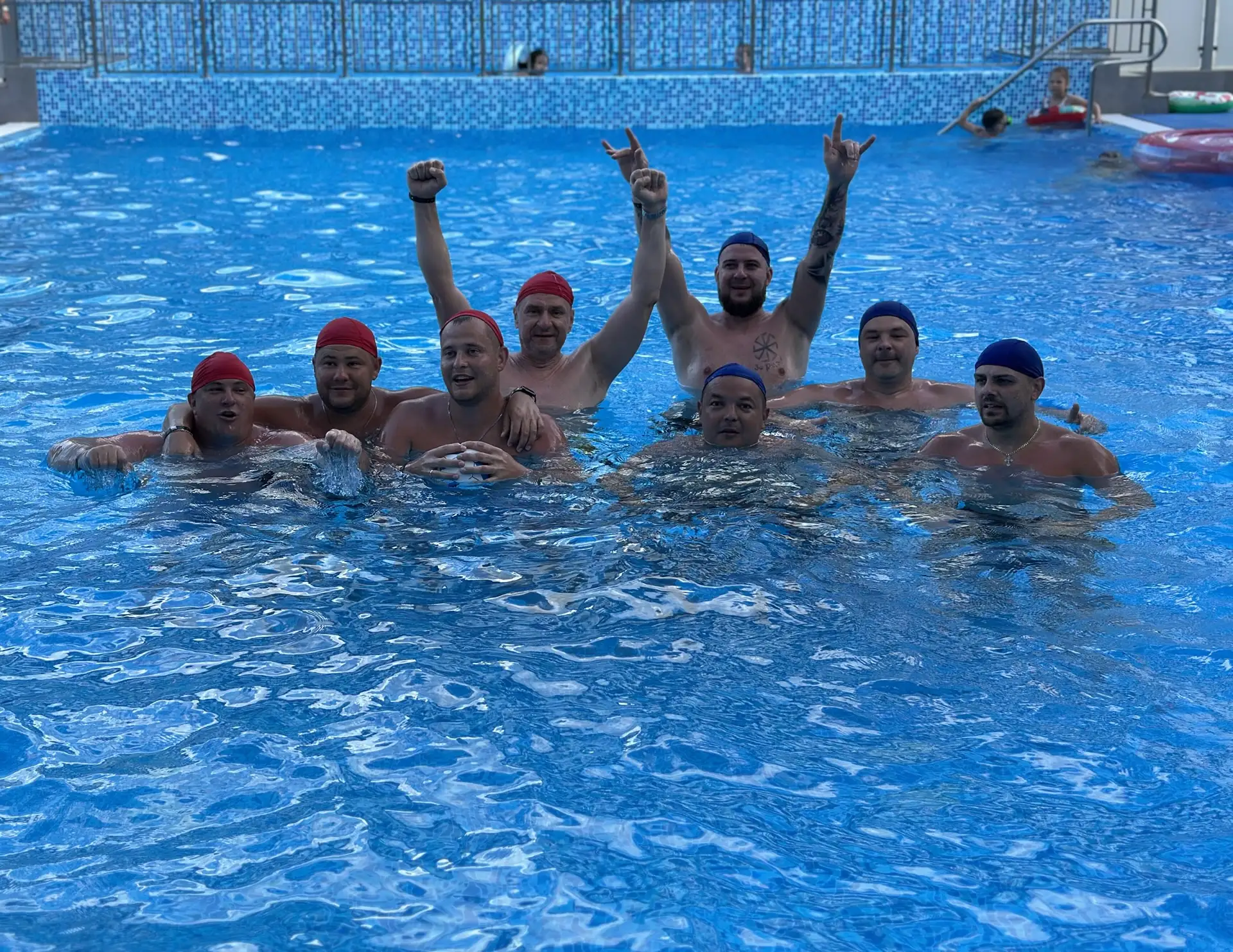Фото с традиционного Водного поло 🤽‍♂️ кто узнал себя? Ставьте лайк 👍