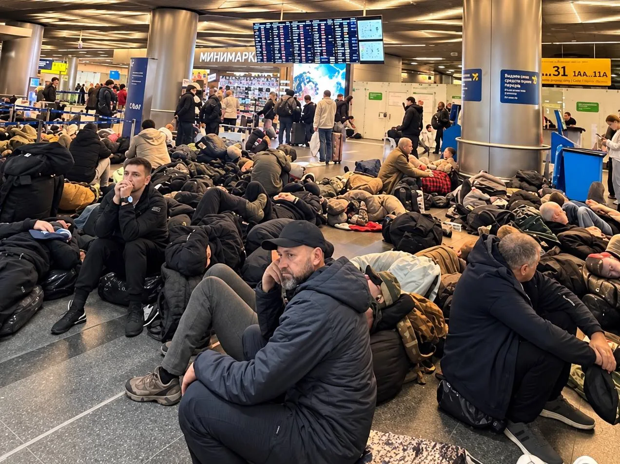 ❗️423 рейса задержали в Москве из-за угрозы атаки БПЛА, — СМИ.