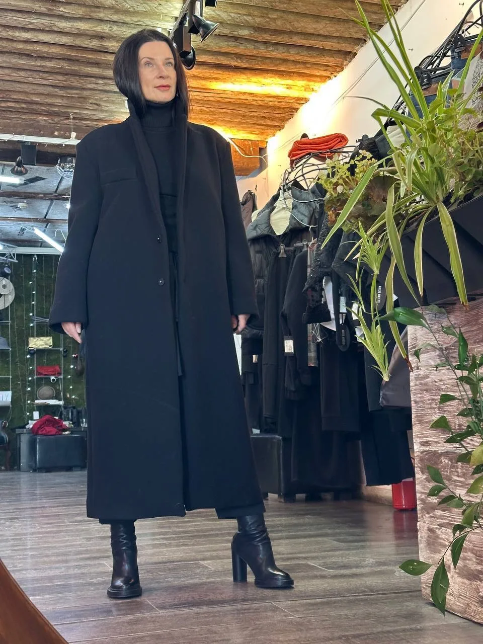 Пальто от Andrea Ya’agov.