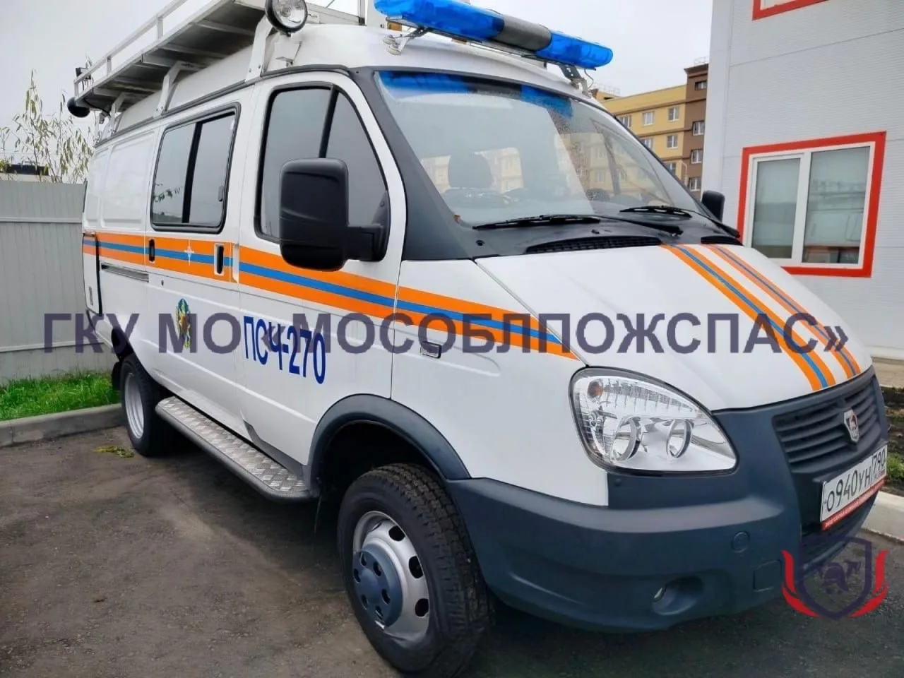 Спасатели в Дмитровском округе извлекли из узкой трубы провалившегося котенка