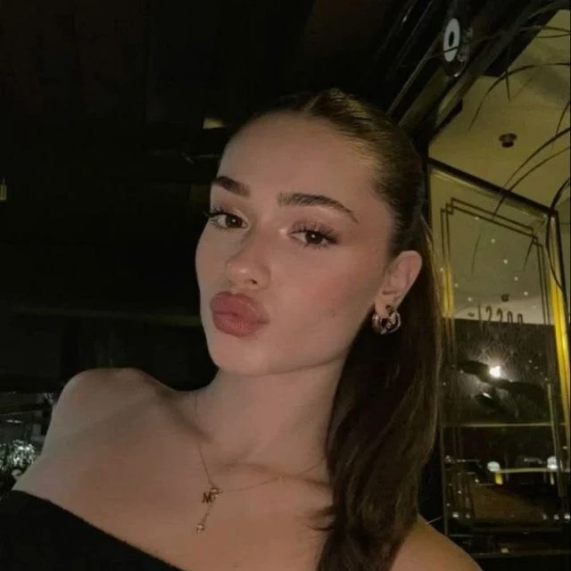 👧 адель, 32