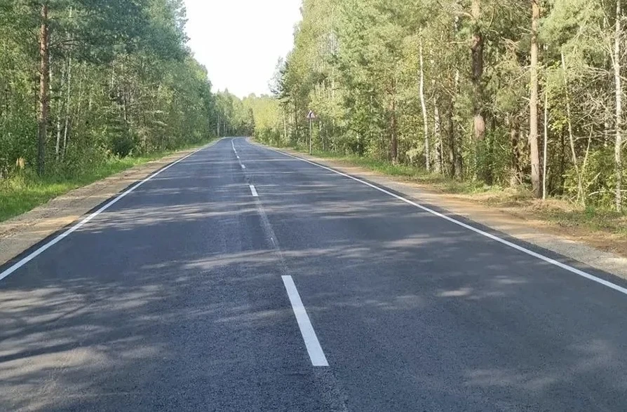 В Рогнединском районе обновили участок дороги Селиловичи – Берёзовка – Шаровичи