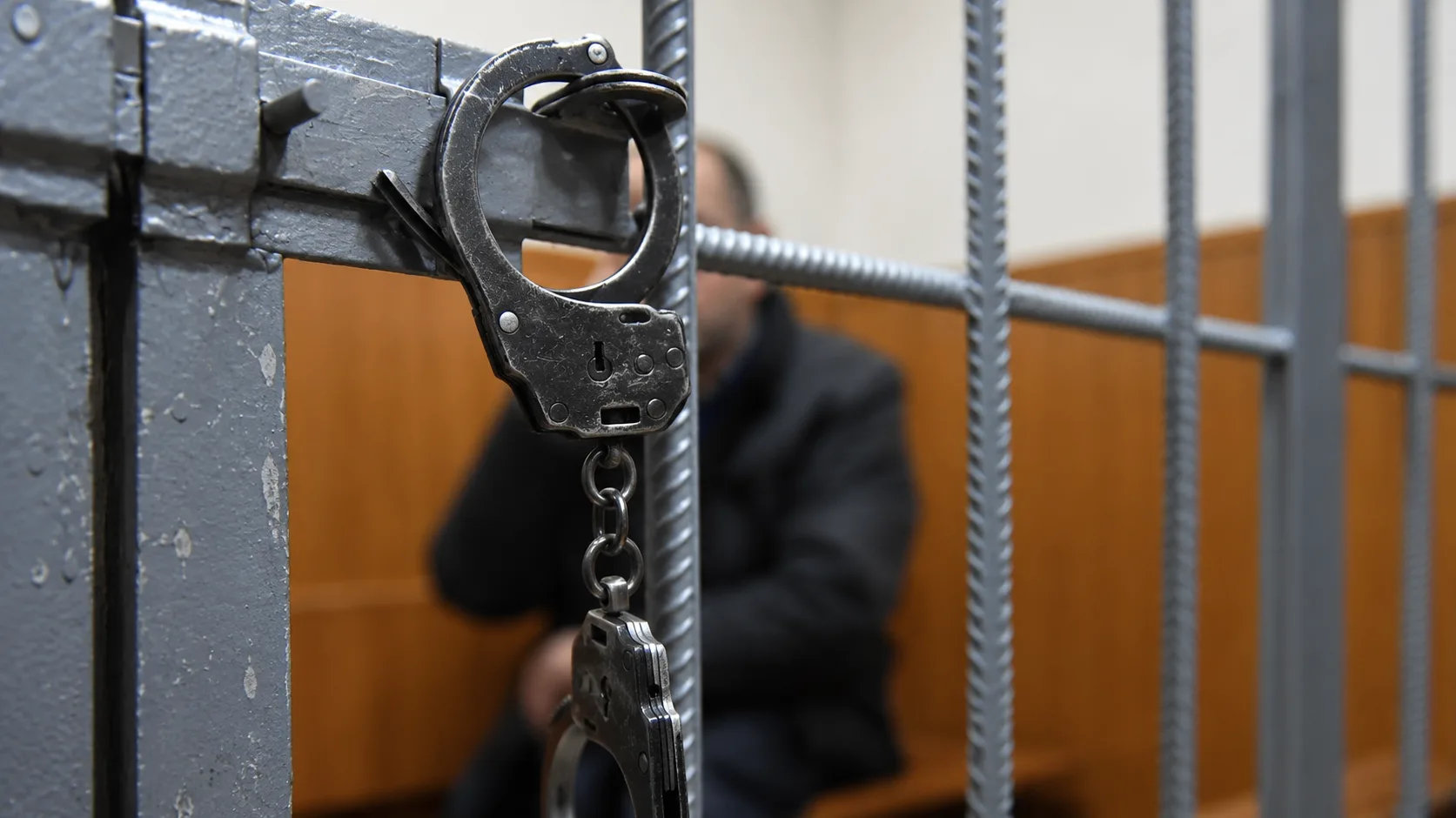 ⚖️ Выдававшего себя за полицейского жителя Березников осудили за кражи