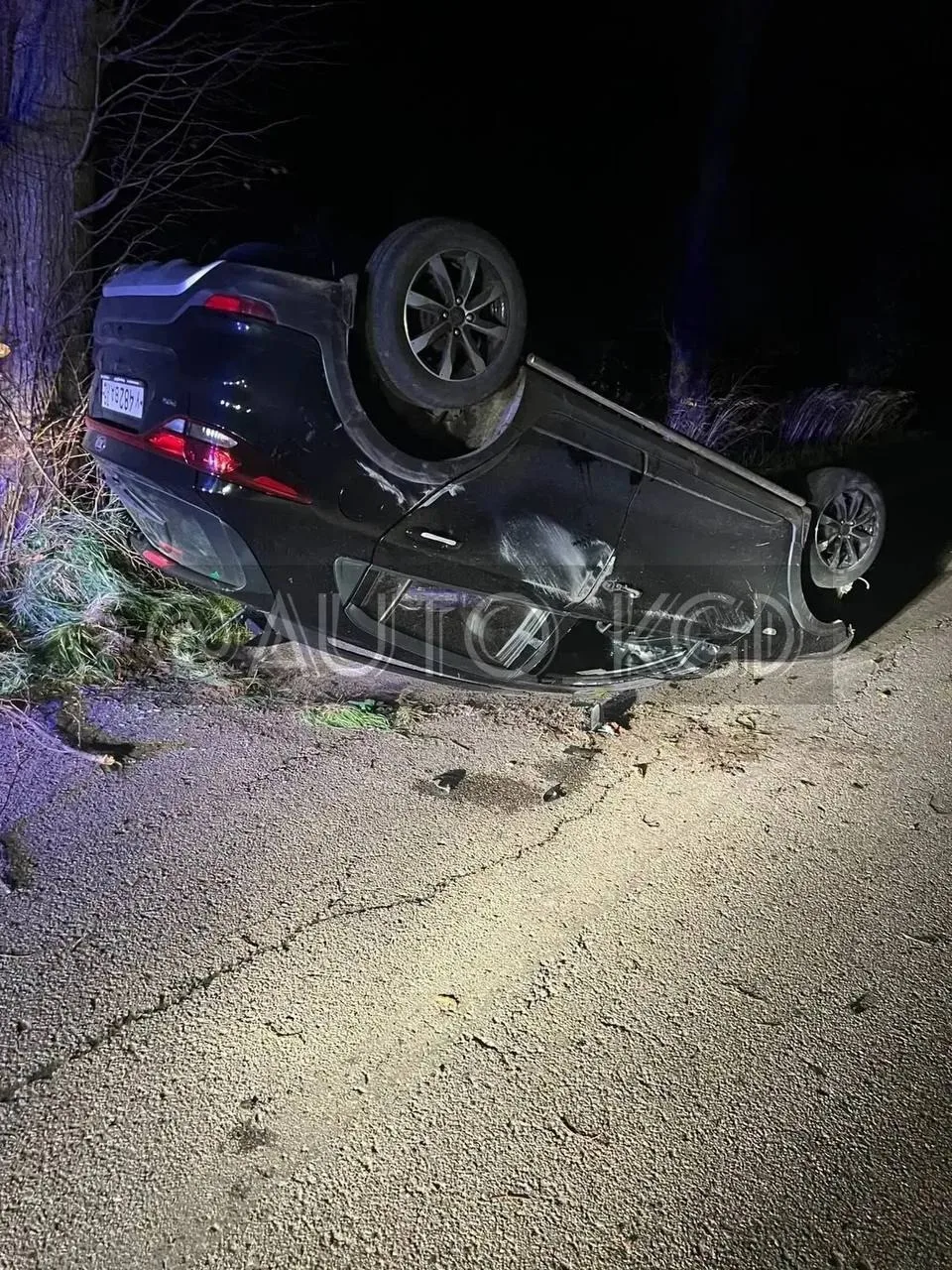 🚗 «КИЮ» ПОСЛЕ НОЧНОГО ДТП ПОСТАВИЛИ НА КРЫШУ ПОД КИЕВСКИМ