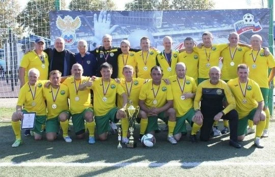 ⚽Тренер-преподаватель МБУ ДО ССШ по футболу "Виктория" Эрик Фаатович Ермаков в составе ...