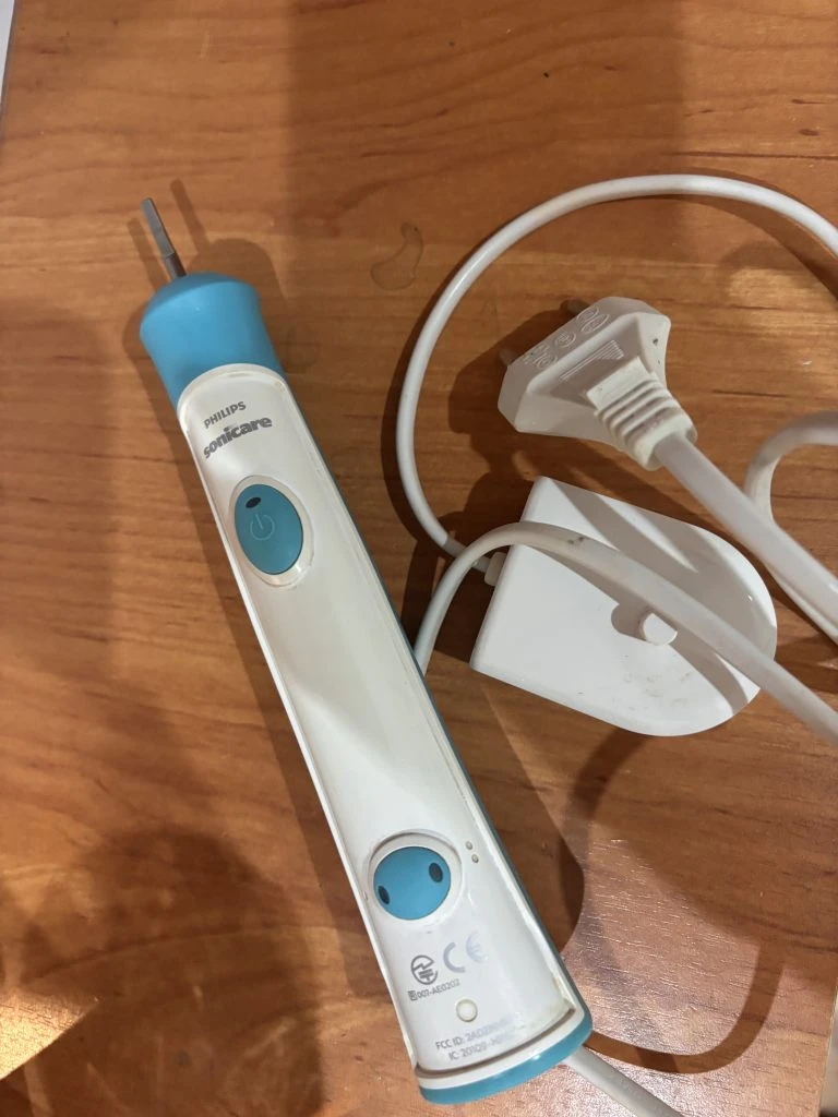Электрическая зубная щётка Philips