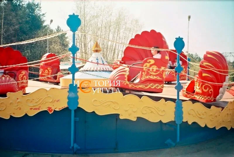 2003/05 годы. Городской парк культуры и отдыха. Эта карусель все еще работает
