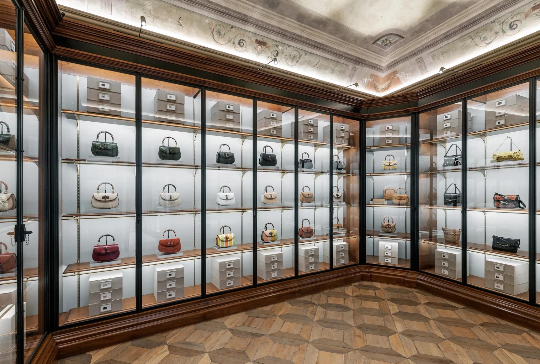 На днях завершился показ Gucci — и, конечно, он вызвал большой интерес: новая коллекция...