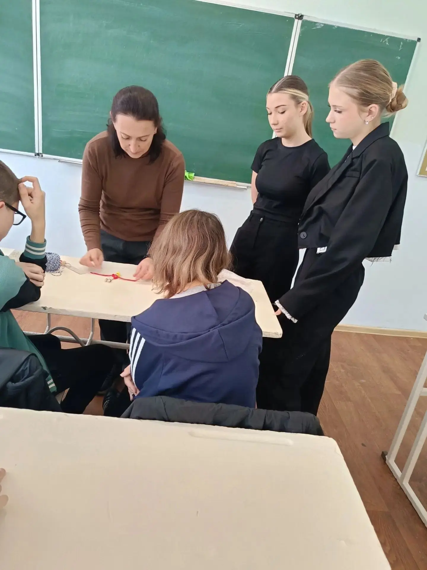 В рамках акции «Учиться в Донбассе» учитель технологии провела для девятиклассников увл...