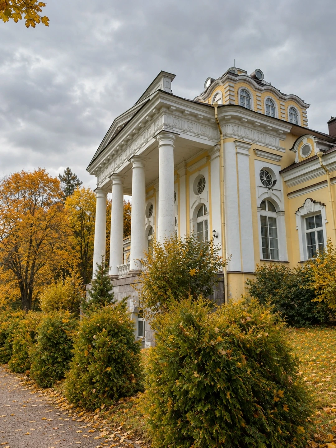🏤История усадебного комплекса в Дылицах началась в середине XVIII века, когда для Елиз...