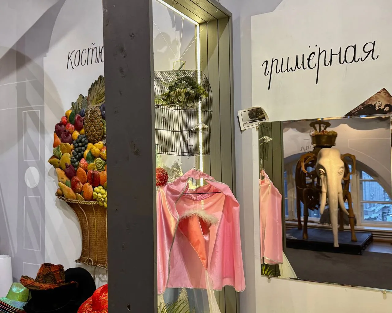 Выставка «Волшебный мир театра»