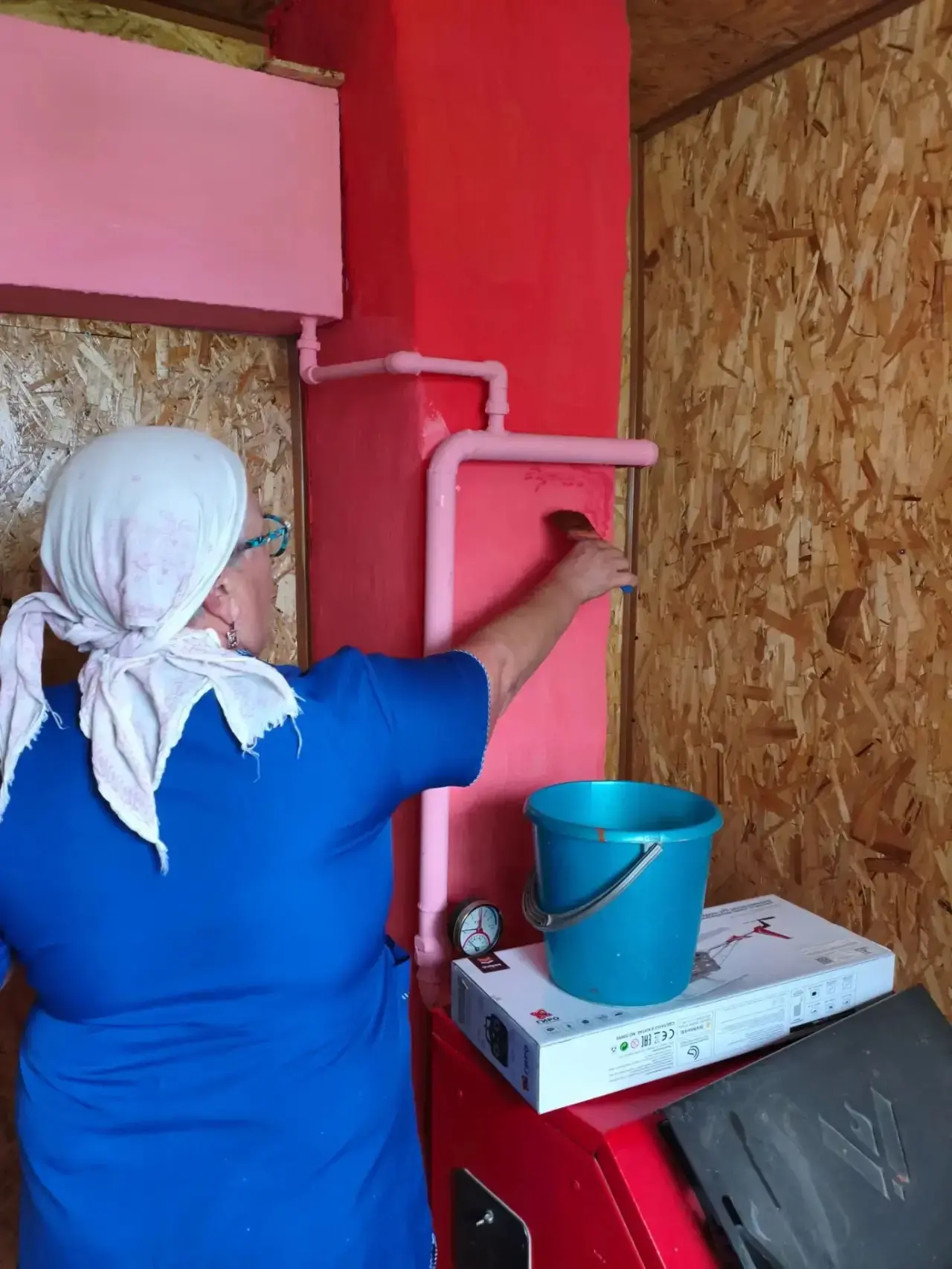 Социальные работники помогают подготовить дома к зиме