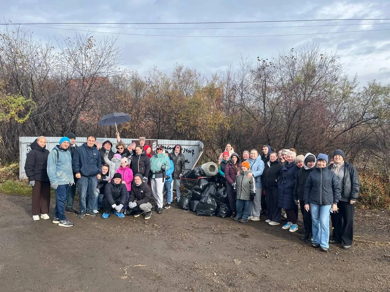 🍂 Все сотрудники администрации сегодня на субботнике!