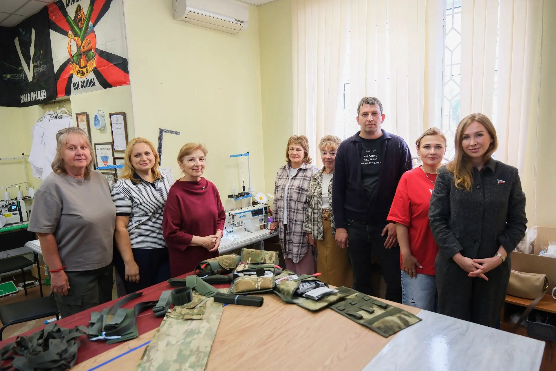 Лилия Иванова передала промышленную швейную машину движению «Шьём для наших»